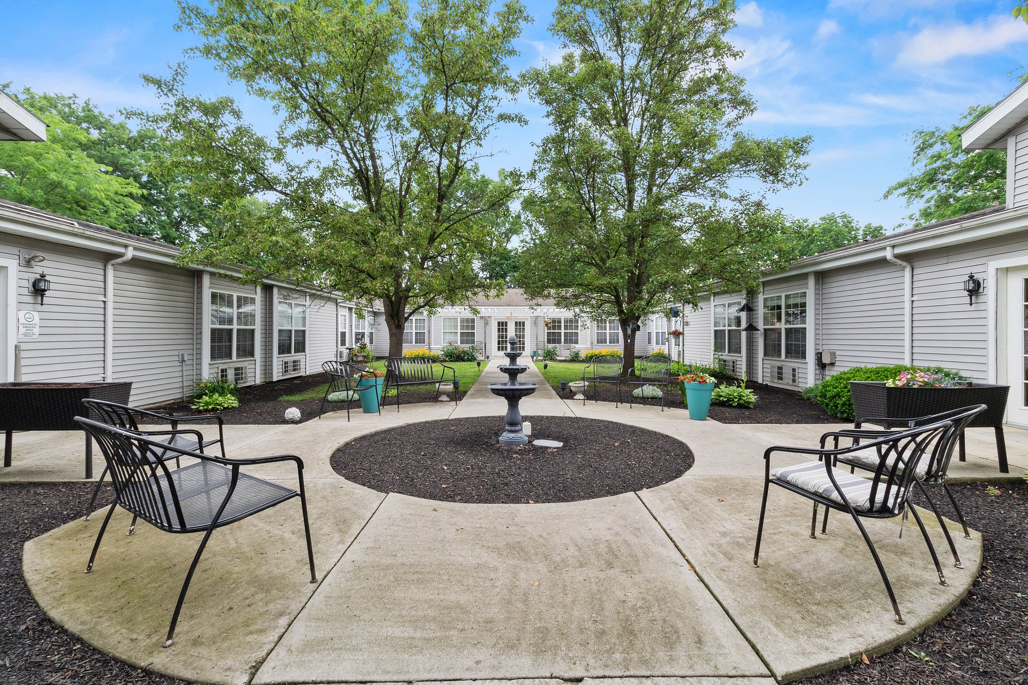 DWPL_AL_courtyard_025